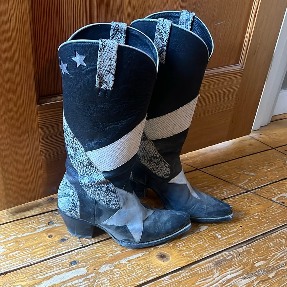 Idyllwind Black Snakeskin boots